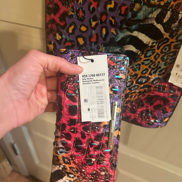 Brand new with tags Brahmin rare pink animal print messenger bag with wallet - Picture 2 of 13